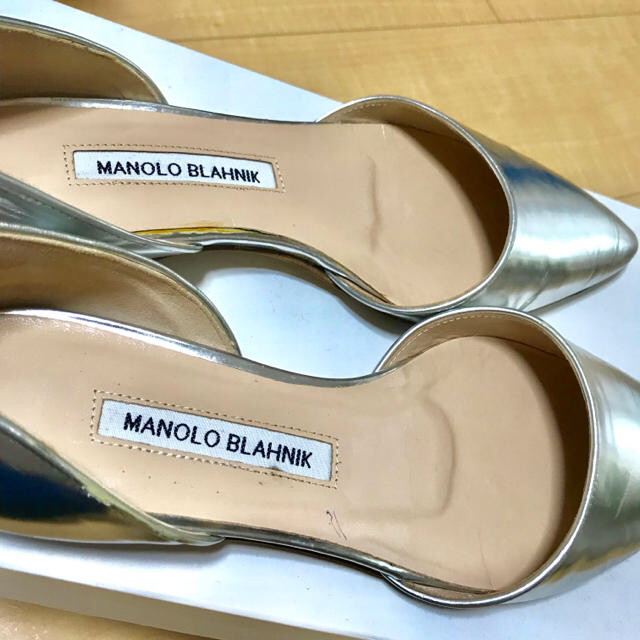MANOLO BLAHNIK(マノロブラニク)のMANOLO BLAHNIK マノロブラニク  36ハーフ パンプス シルバー レディースの靴/シューズ(ハイヒール/パンプス)の商品写真