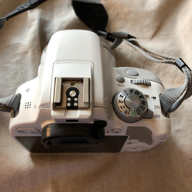 Canon(キヤノン)のCanon EOS Kiss x7 ダブルレンズキット ホワイト スマホ/家電/カメラのカメラ(デジタル一眼)の商品写真