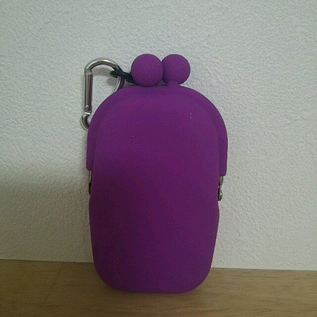 シリコン製がま口ポーチ(紫) レディースのファッション小物(ポーチ)の商品写真