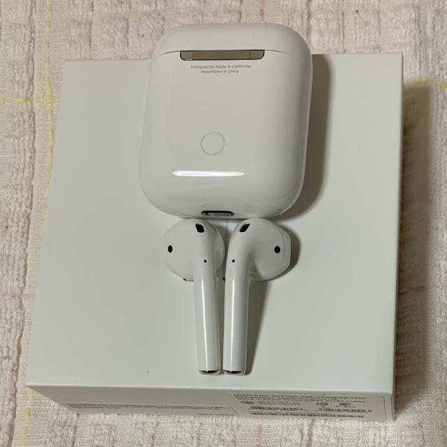 Apple(アップル)のAirPods 第一世代 スマホ/家電/カメラのオーディオ機器(ヘッドフォン/イヤフォン)の商品写真