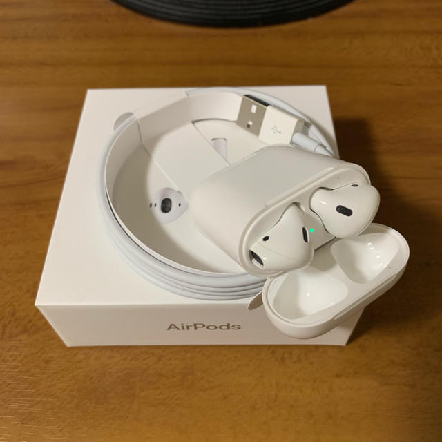 Apple(アップル)のAirPods 第一世代 スマホ/家電/カメラのオーディオ機器(ヘッドフォン/イヤフォン)の商品写真