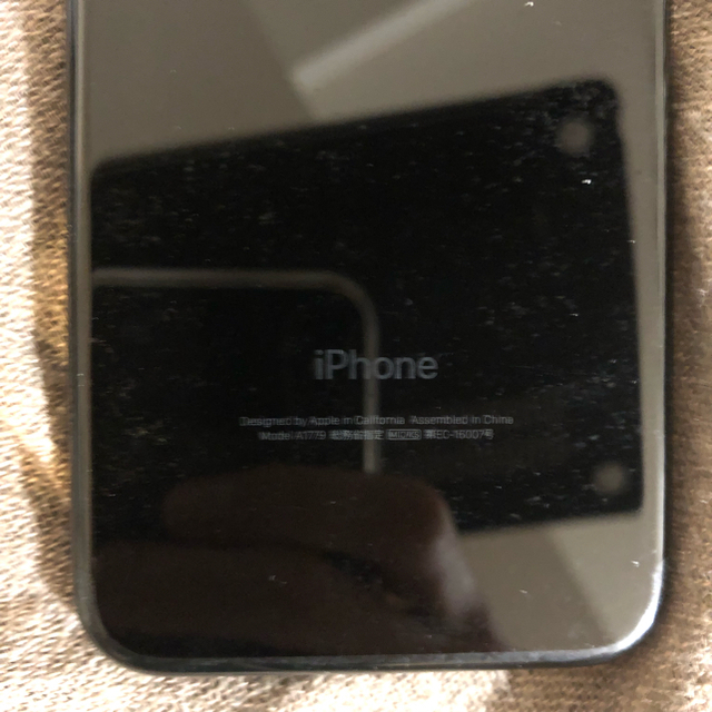 Apple(アップル)のiPhone 7 Black 128 GB SIMフリー スマホ/家電/カメラのスマートフォン/携帯電話(スマートフォン本体)の商品写真