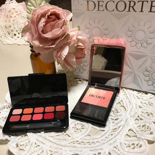 COSME DECORTE(コスメデコルテ)のコスメデコルテ メイクアップクリスマスコフレ内パウダーブラッシュおまけ付き！！ コスメ/美容のベースメイク/化粧品(チーク)の商品写真