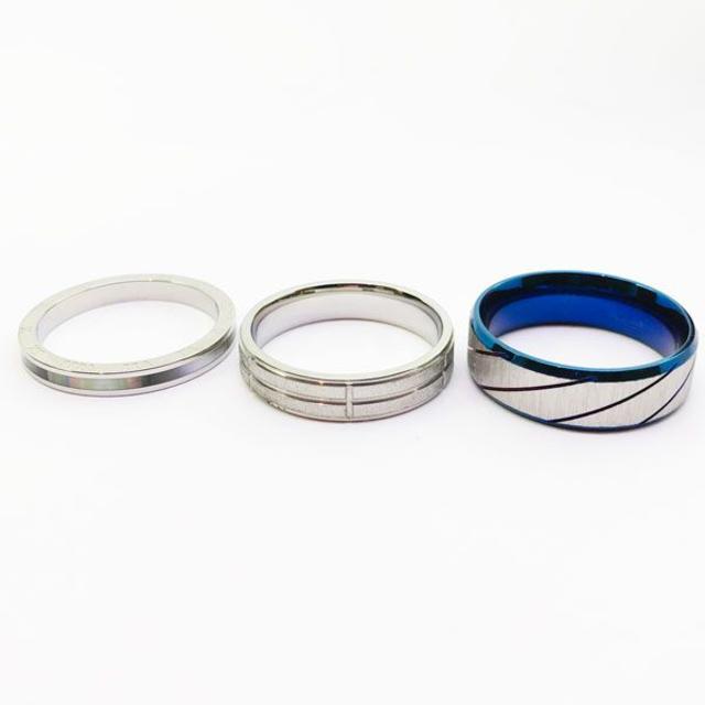 【新品】サージカルステンレスリング3個セット-ring083 メンズのアクセサリー(リング(指輪))の商品写真