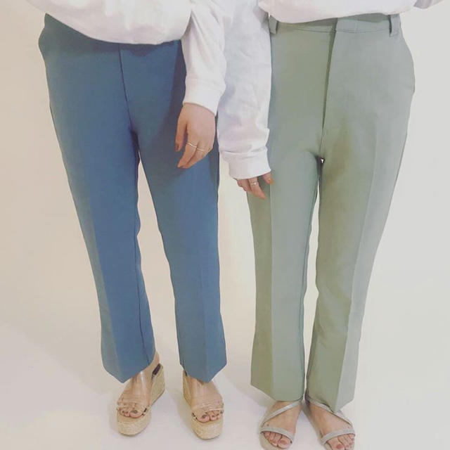 mystic センタープレスセミフレアパンツ グリーン