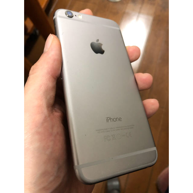 iPhone(アイフォーン)のiPhone6 グレー 64GB スマホ/家電/カメラのスマートフォン/携帯電話(スマートフォン本体)の商品写真