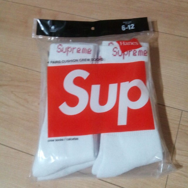 Supreme Hanes crew socks