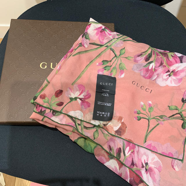 Gucci(グッチ)のグッチ 大判スカーフ レディースのファッション小物(バンダナ/スカーフ)の商品写真