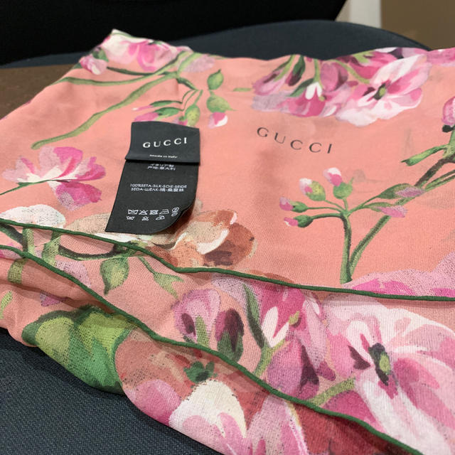 Gucci(グッチ)のグッチ 大判スカーフ レディースのファッション小物(バンダナ/スカーフ)の商品写真