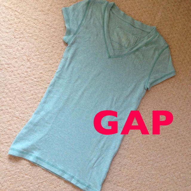 GAP(ギャップ)のGAP♡VネックストレッチTシャツ レディースのトップス(Tシャツ(半袖/袖なし))の商品写真