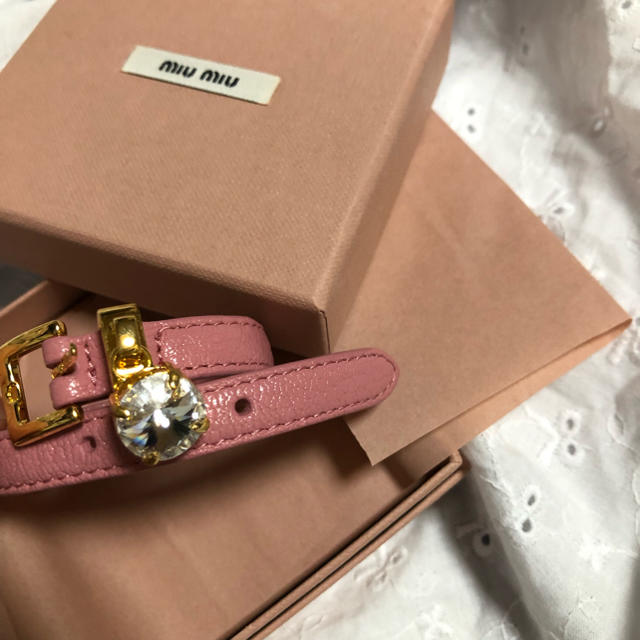 miumiu(ミュウミュウ)のmiumiu レザーブレスレット  レディースのアクセサリー(ブレスレット/バングル)の商品写真