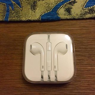 Apple 純正イヤフォン★新品(ヘッドフォン/イヤフォン)