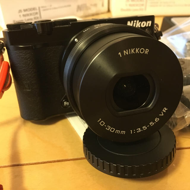 スマホ/家電/カメラ【期間限定値下げ中】NIKON 1 J5 ダブルレンズキット 元箱、付属品付き