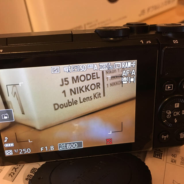 スマホ/家電/カメラ【期間限定値下げ中】NIKON 1 J5 ダブルレンズキット 元箱、付属品付き