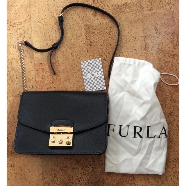 Furla(フルラ)のコロネさま専用です 【美品】FURLA メトロポリス 長財布収納可能サイズ レディースのバッグ(ショルダーバッグ)の商品写真