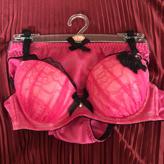 A70ピンク刺繍ワンポイント💗ブラ＆ショーツ(ブラ&ショーツセット)