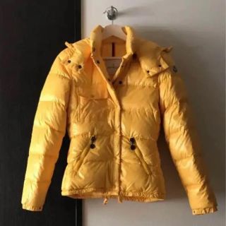 モンクレール(MONCLER)の限定値下げ【定価約14万円★数量限定カラー】モンクレール ダウン★(ダウンジャケット)