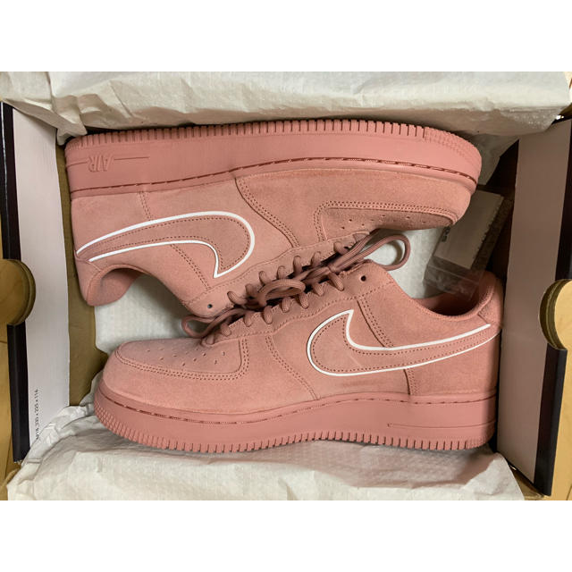 NIKE(ナイキ)のnike air force 1 pink atmos 27.5 黒タグあり メンズの靴/シューズ(スニーカー)の商品写真