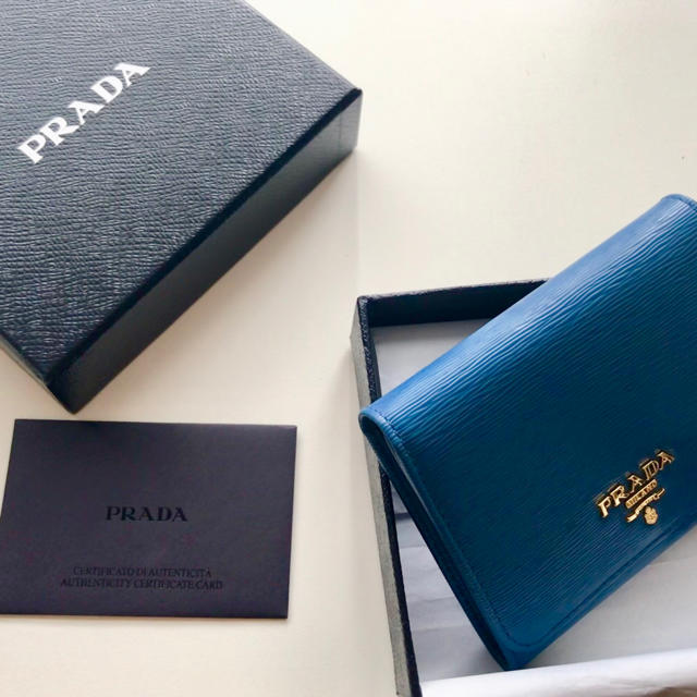 PRADA スモール財布 旅行に！コバルトブルー