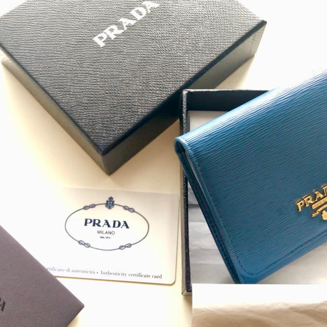 PRADA スモール財布 旅行に！コバルトブルー