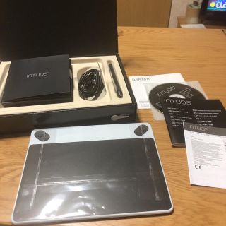 ワコム(Wacom)のワコム Intuos Draw  Sサイズ ホワイト CTL-490/W0(PC周辺機器)