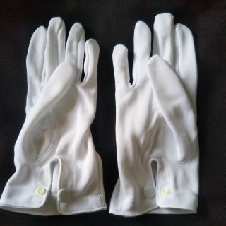 ●訳あり未使用品● ナイロン100%素材 白手袋（Lサイズ、23cm）(手袋)