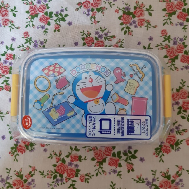 新品 ドラえもん 弁当箱 箸 おしぼり コップ  幼稚園 保育園 小学生 インテリア/住まい/日用品のキッチン/食器(弁当用品)の商品写真