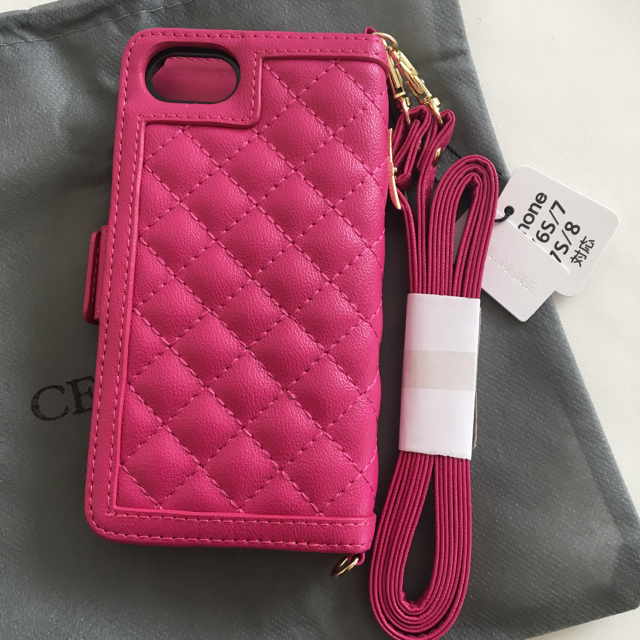 CECIL McBEE(セシルマクビー)の新品 セシルマクビー ショルダー付き ミラー付き iPhoneケース ピンク スマホ/家電/カメラのスマホアクセサリー(iPhoneケース)の商品写真