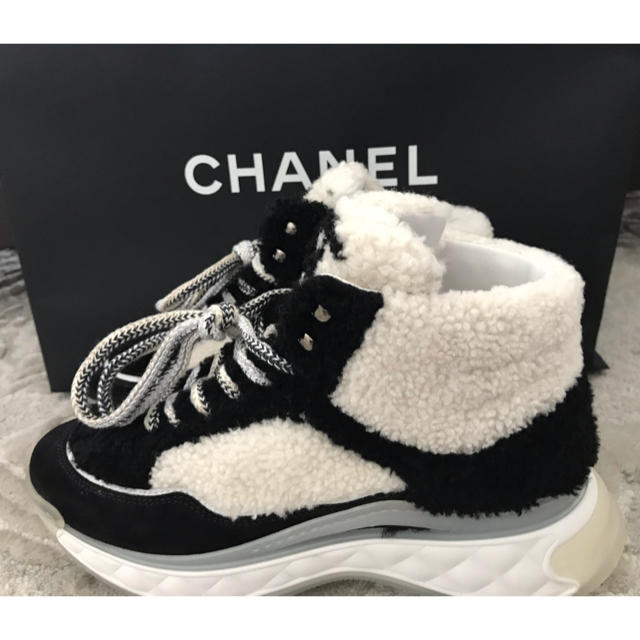 CHANEL - 【新品 定価以下】CHANEL ムートン ファー スニーカー 新作の通販 by Hedi's shop｜シャネルならラクマ