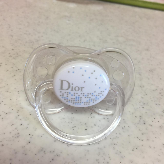 出産祝いやギフトにも*ベビーディオール*ボウルスプーン セット (Dior/離乳食用食器・カトラリー) HYJ03CEB0L_C970【BUYMA】  Baby Dior セット ロンパース 帽子 スタイ ディオール