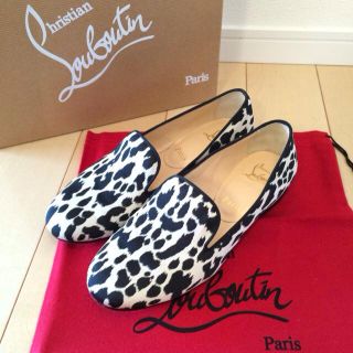 クリスチャンルブタン(Christian Louboutin)のルブタン フラットシューズ レオパード(スリッポン/モカシン)