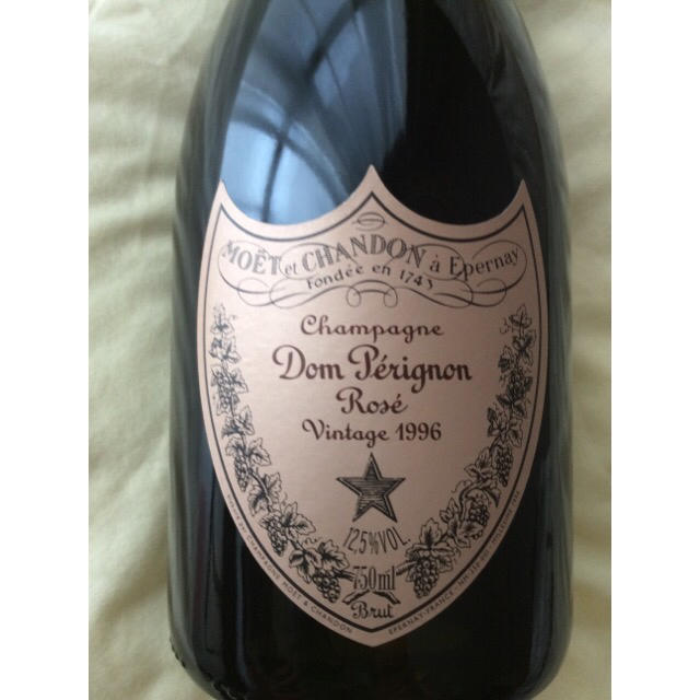 Dom Pérignon(ドンペリニヨン)のドンペリ  ロゼ   1996  ヴィンテージ★ 食品/飲料/酒の酒(シャンパン/スパークリングワイン)の商品写真