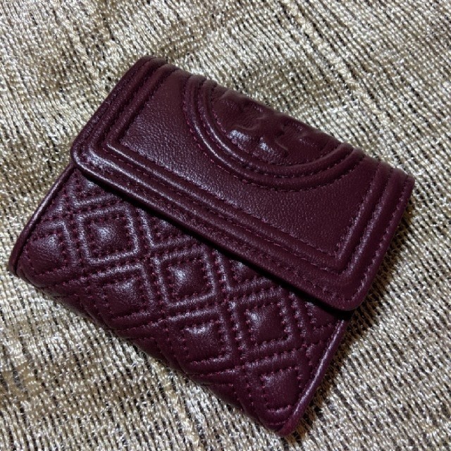 ヤフオク送料着払いスーパーコピー,ToryBurch-送料込み　トリーバーチ　コンパクト　三つ折り　財布　ボルドーの通販byさくら餅'sshop｜トリーバーチならラクマ