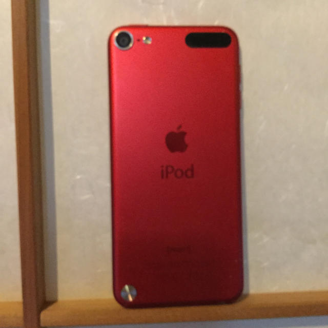 iPod touch(アイポッドタッチ)のiPod touch レッド ジャンク品 スマホ/家電/カメラのオーディオ機器(ポータブルプレーヤー)の商品写真