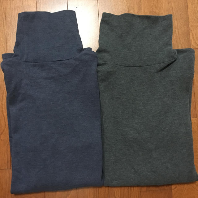 UNIQLO(ユニクロ)のユニクロ タートルネックTシャツ 2枚セット グレー ブルー メンズのトップス(Tシャツ/カットソー(七分/長袖))の商品写真