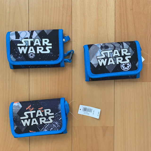 GAP Kids(ギャップキッズ)の【新品】三つ折り財布 Star Wars™ ストラップ付き財布 キッズ/ベビー/マタニティのこども用ファッション小物(財布)の商品写真