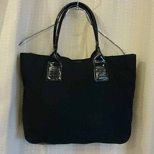 GIVENCHY(ジバンシィ)の☆GIVENCHYキャンパストート黒☆ レディースのバッグ(トートバッグ)の商品写真