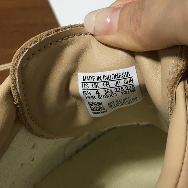 adidas(アディダス)の【ゆみこ様お取置き中】アディダスadidas レザースニーカー 美品 22.5 レディースの靴/シューズ(スニーカー)の商品写真