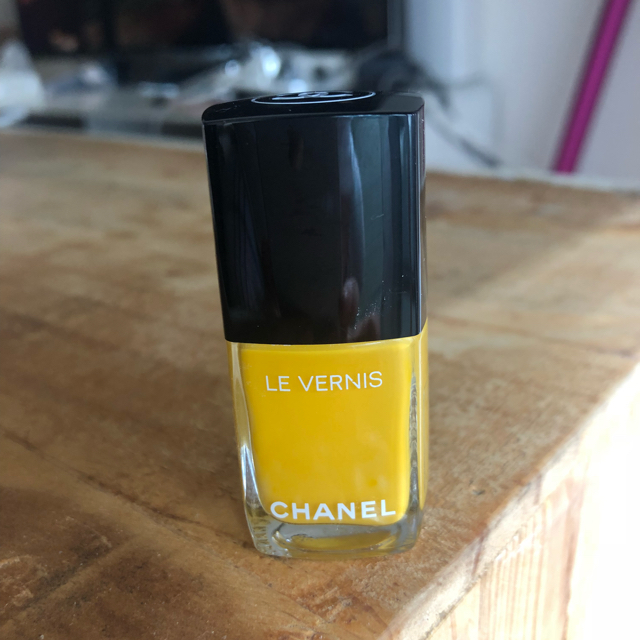 CHANEL(シャネル)のシャネル ネイル 黄色 592 ジャロ ナポリ コスメ/美容のネイル(マニキュア)の商品写真