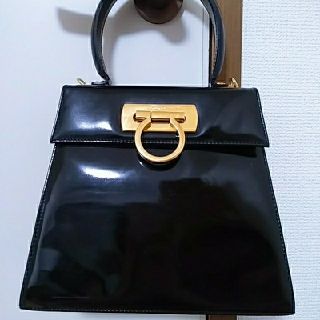 サルヴァトーレフェラガモ(Salvatore Ferragamo)のフェラガモ　ガンチーニ　2WAYレザーハンドバック　黒　ショルダーストラップ付(ハンドバッグ)