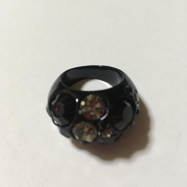 ラインストーン 黒 指輪 レディースのアクセサリー(リング(指輪))の商品写真