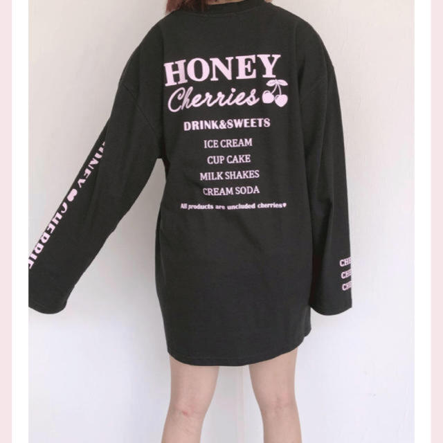 Honey Cinnamon(ハニーシナモン)のHONEY CINNAMON さくらんぼ ロンT 新品ハニーシナモン 新作長袖  レディースのトップス(Tシャツ(長袖/七分))の商品写真