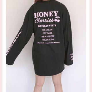 ハニーシナモン(Honey Cinnamon)のHONEY CINNAMON さくらんぼ ロンT 新品ハニーシナモン 新作長袖 (Tシャツ(長袖/七分))