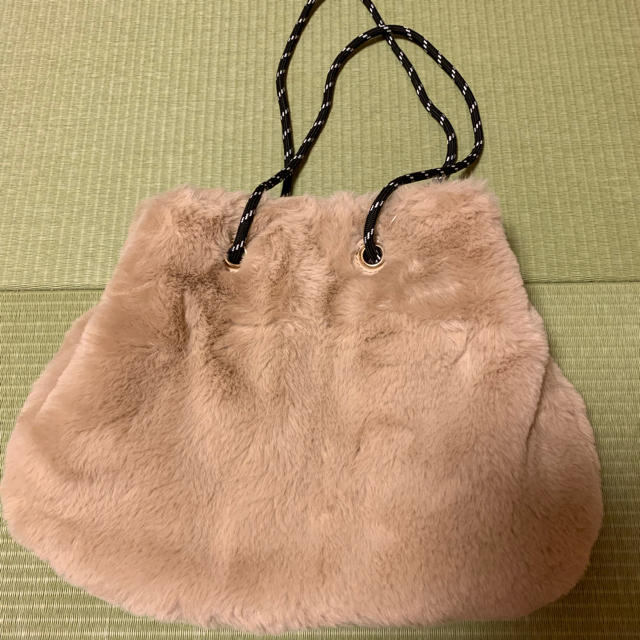 しまむら(シマムラ)のプチプラのあや ファー 巾着 バッグ レディースのバッグ(ショルダーバッグ)の商品写真