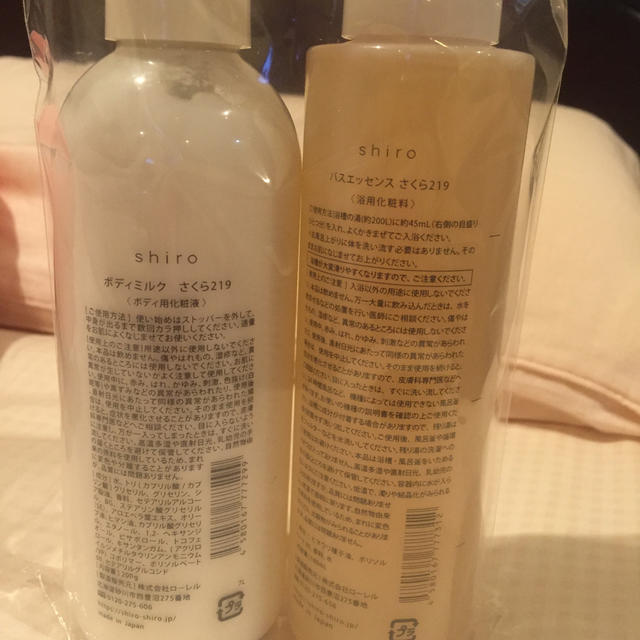 shiro(シロ)のボディミルク単品のみ>>Shiro さくらボディミルク&バスエッセンス コスメ/美容のボディケア(ボディローション/ミルク)の商品写真