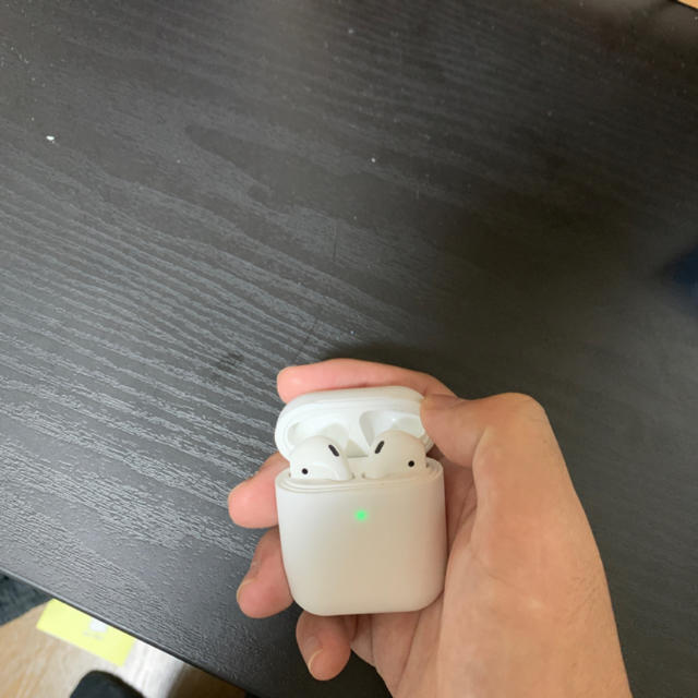 Apple(アップル)のAirPods 第2世代 スマホ/家電/カメラのオーディオ機器(ヘッドフォン/イヤフォン)の商品写真