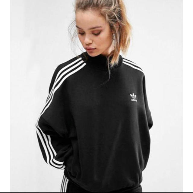 adidas ハイネックスウェット