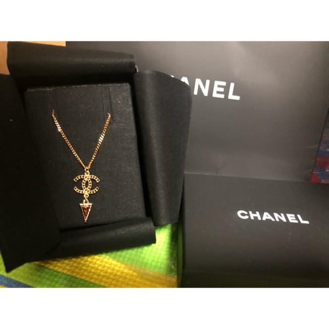 CHANEL(シャネル)のCHANEL♡トライアングルネックレス レディースのアクセサリー(ネックレス)の商品写真