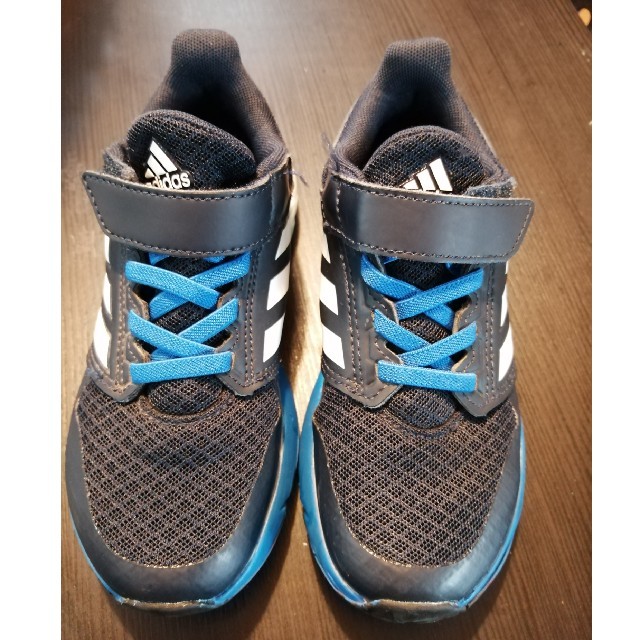 adidas(アディダス)のadidas　18.5　スニーカー キッズ/ベビー/マタニティのキッズ靴/シューズ(15cm~)(スニーカー)の商品写真