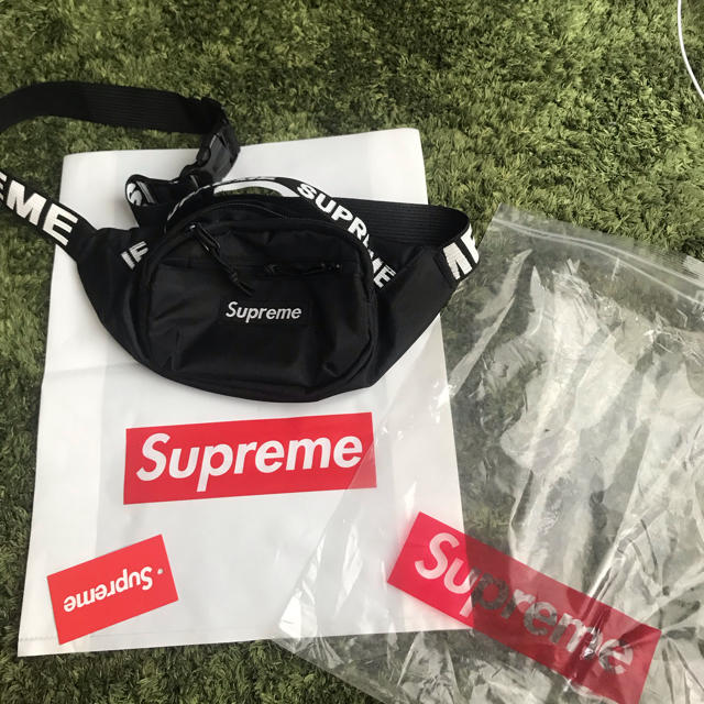 Supreme(シュプリーム)のシュプリーム メンズのバッグ(ボディーバッグ)の商品写真